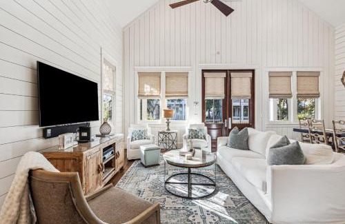 Watercolor House | Walk on the Ocean
