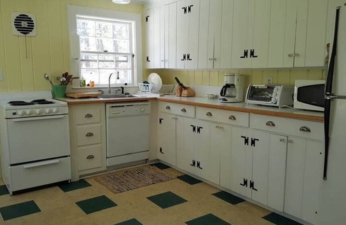 Truro House | Walk to Ballston Beach-4BD Classic Cape-A/C, Deck & Screen Porch