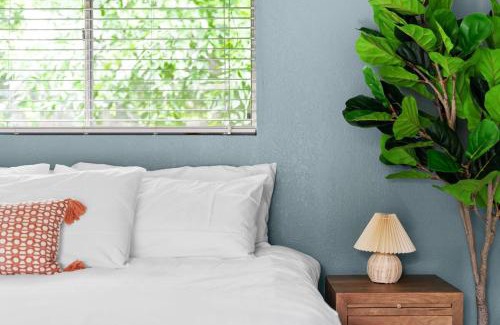 Barton Hills House | Walk to BartonSwim, Eat at SoCO Sleeps 8