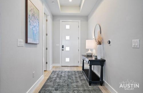 East MLK Apartment | Walk to BBQ and Dog Park 2BR2BA Gym Workspace and WiFi by AustinVacay