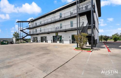 East MLK Apartment | Walk to BBQ and Dog Park 2BR2BA Gym Workspace and WiFi by AustinVacay