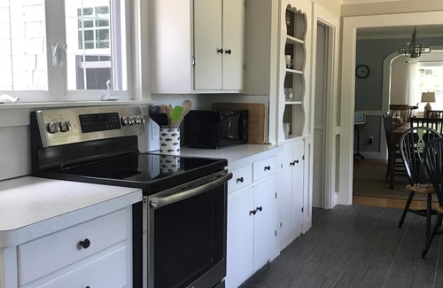 Brewster House | Walk to Beach! 3 bedrooms, huge yard, bay views, AC