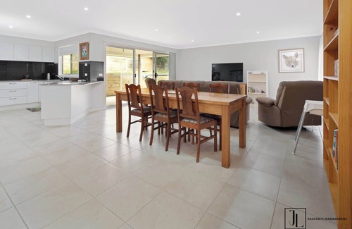 Malua Bay House | Walk to Beach, Club & Shops | Simply Sylvan