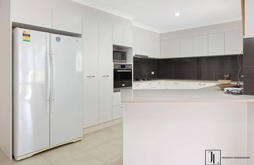 Malua Bay House | Walk to Beach, Club & Shops | Simply Sylvan