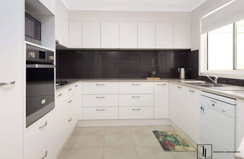 Malua Bay House | Walk to Beach, Club & Shops | Simply Sylvan