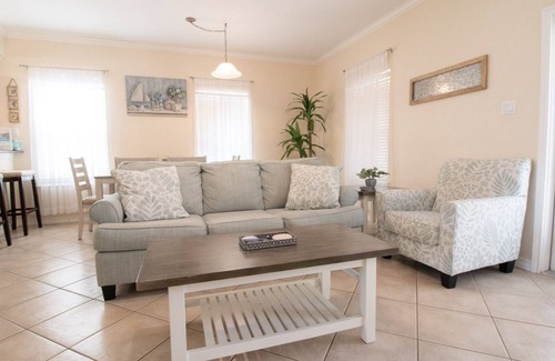 Corpus Christi House | Walk to Beach! Condo w/Balcony, Patio, and Pool!