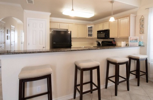 Corpus Christi House | Walk to Beach! Condo w/Balcony, Patio, and Pool!