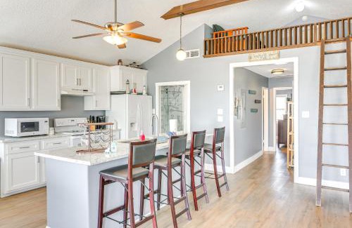 San Luis House | Walk to Beach Family Getaway By San Luis Pass!