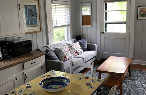 Newport East Cottage | Walk to Beach from adorable vintage cottage!