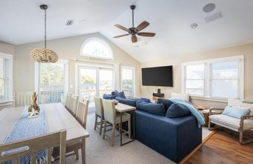 Corolla Light House | Walk to Beach Hot Tub Resort with Community Pool
