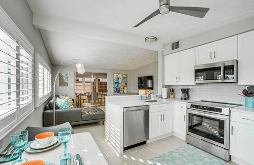 Englewood House | Walk to Beach: Pet-Friendly Oasis on Manasota Key!