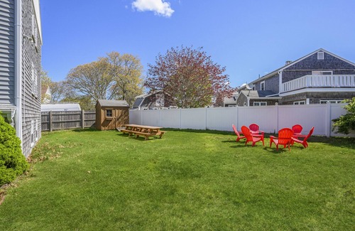 Dennis Port Condo | ✨Walk to Beaches & Restaurants☀️Full Kitchen, AC, Outdoor Shower