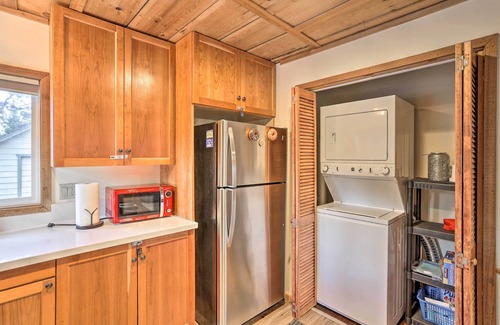 Big Bear Lake Cottage | Walk to Big Bear Lake: Cozy Cabin w/Deck