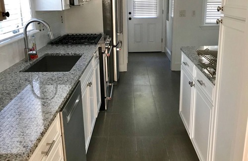 Angell House | Walk to Big House, campus-bars-restaurants. Fully renovated & HUGE. Sleeps 20.