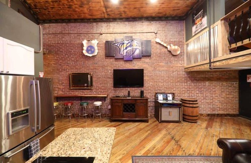 Downtown Nashville House | Walk to Broadway: The Printers Alley Speakeasy