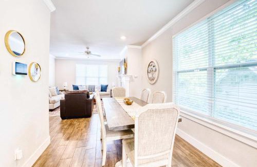 Fayetteville House | Walk-to-Campus 6BR Retreat - Steps to Razorback Stadium & UA