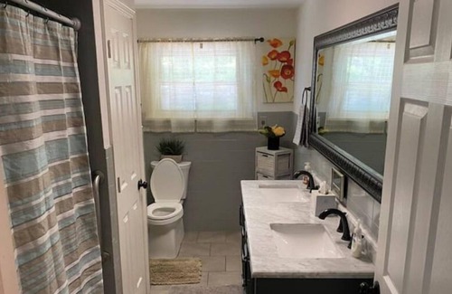 Montville House | Walk to Casino with POOL+HOT TUB