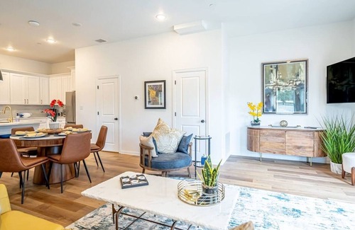 Arlington House | Walk to Cowboys Football | Luxury In Best Location