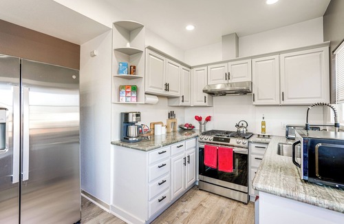 West Alameda House | Walk to Crab Cove Beach: Alameda Home w/Game Room