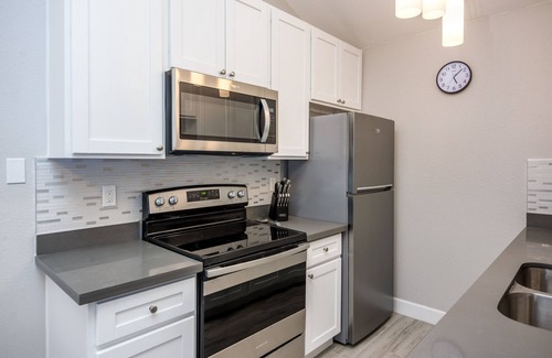 Mesa Grande House | Walk to Cubs stadium ! Centrally Located Cozy Modern Condo