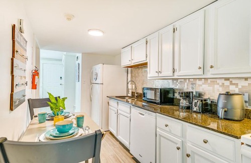Albany Apartment | Walk to Downtown Albany Ten Broeck Triangle Apt!