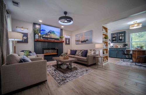 Acworth House | Walk to Downtown & Lake Acworth~Cozy Home w/Patio