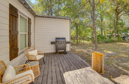 Commerce House | Walk to East Texas AandM! Home with Pet-Friendly Yard