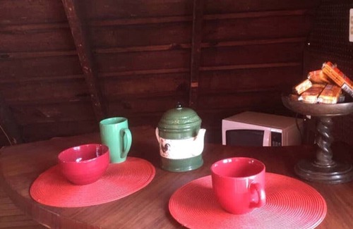 Downtown Niagara Falls Bed & Breakfast | Walk to Everything-Attic Room