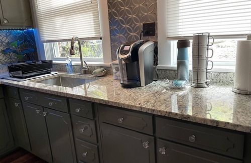 Dubuque House | Walk to everything! Five Flags-Hotel Julian-Millwork Sleeps 8!
