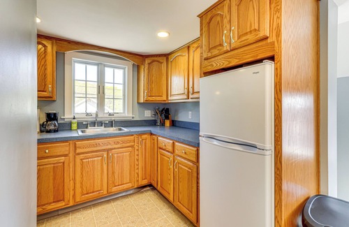 Old Lyme Apartment | Walk to Hawk's Nest Beach: Coastal Old Lyme Apt