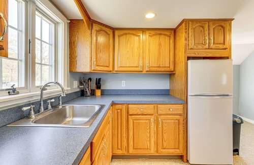 Old Lyme Apartment | Walk to Hawk's Nest Beach: Coastal Old Lyme Apt