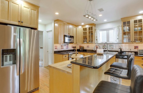 Newburgh House | Walk to Hudson River Waterfront: Newburgh Home