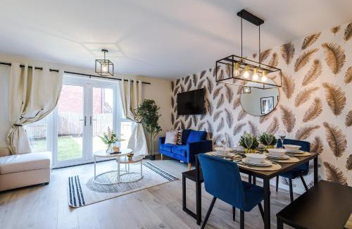 Speke House | Walk to JLR & Airport-3 Bedrooms Driveway for 2- Sleeps 9- 3 WC-Speke Boulevard-South Liverpool-Sleeps 9 - Fully Equipped Home - Longer Stays Available Lower - Regular Work Stays Welcome - ARZ Stays