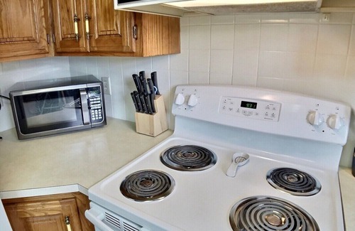 Holiday Island House | Walk to Lake Access, Marina! Full Kitchen & Patio