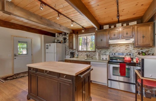 Comstock Acres House | Walk to Lake and Tahoe City, Breathtaking Views