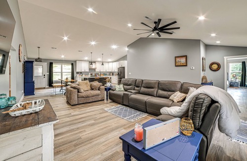 Cadiz House | Walk to Lake Barkley! Family Home w/Outdoor Oasis