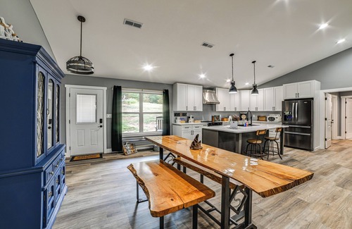 Cadiz House | Walk to Lake Barkley! Family Home w/Outdoor Oasis