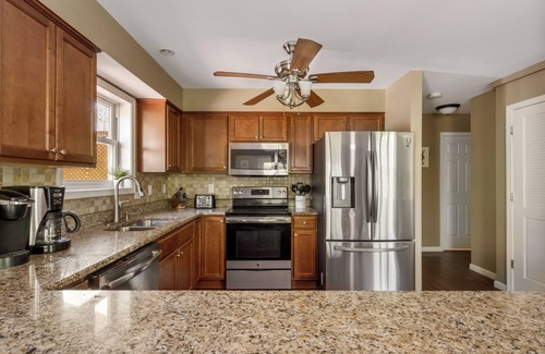 Albrightsville House | Walk to lake beach & pool. 5br with hot tub & game room