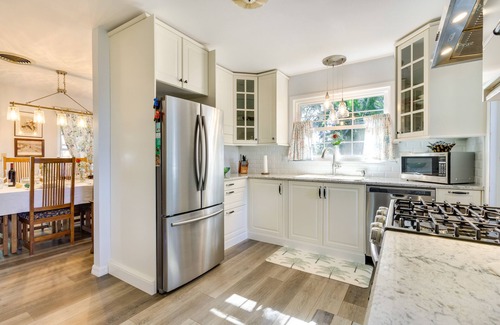 Mount Dora House | Walk to Lakes! Tropical Escape in Mount Dora