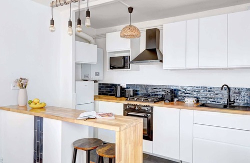 Quartier de la Roquette Apartment | Walk to Le Marais - Sleeps 4