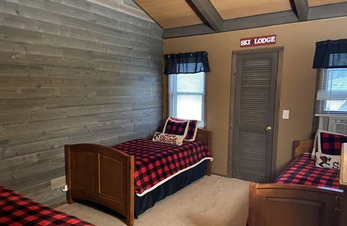 Blodgett Mills House | Walk to lifts at Greek Peak!