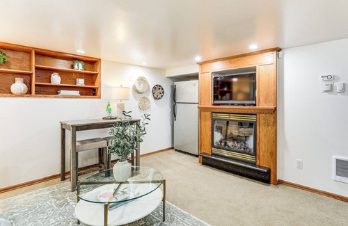 Madrona Apartment | Walk to Madrona Park: Ideally Located Seattle Apt!
