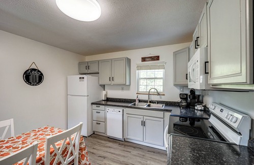 Williamstown House | Walk to Main Street! Family Home in Williamstown