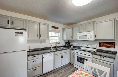 Williamstown House | Walk to Main Street! Family Home in Williamstown