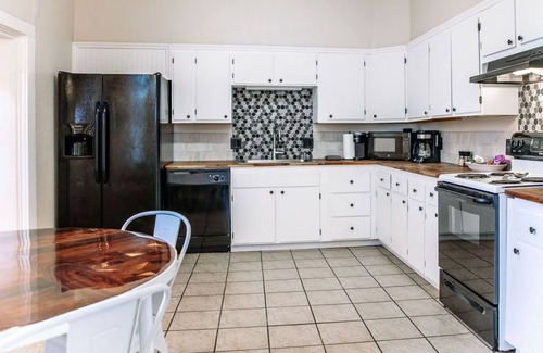 Canon City House | Walk to Main Street and Train · Charming Family Home · Hot Tub