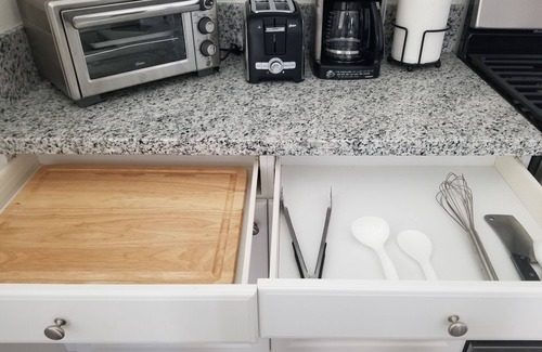 Upland Condo | Walk to Mall~Close to FWY210~Border with LA County~2022 Built~HOA Amenities~讲中文·