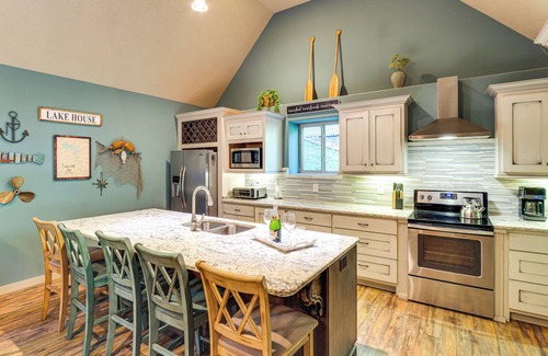 Smithville House | Walk to Marina: Center Hill Lake Home w/Hot Tub