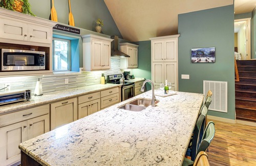 Smithville House | Walk to Marina: Center Hill Lake Home w/Hot Tub