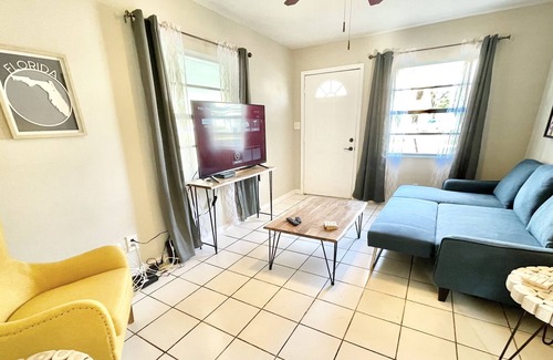 Oakford Park House | Walk to MIDTOWN Restaurants & Shops! Near Raymond James Stadium!