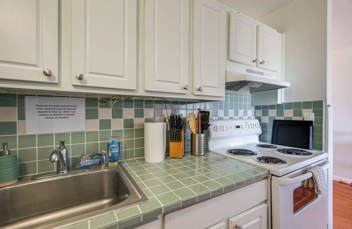 Napili Condo | Walk to Napili Bay Beach! Mtn-View Lahaina Condo